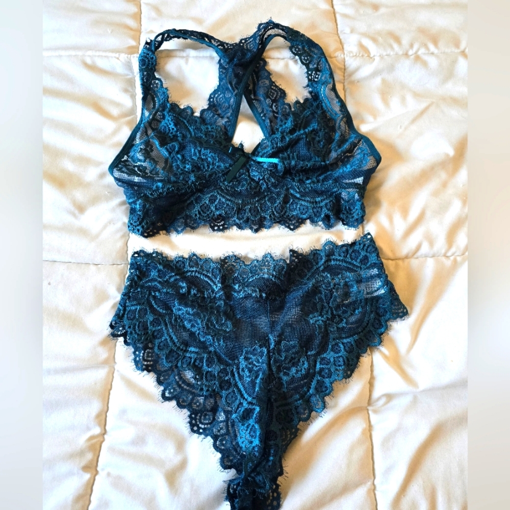 Amazon Teal Bralette & panty lace set